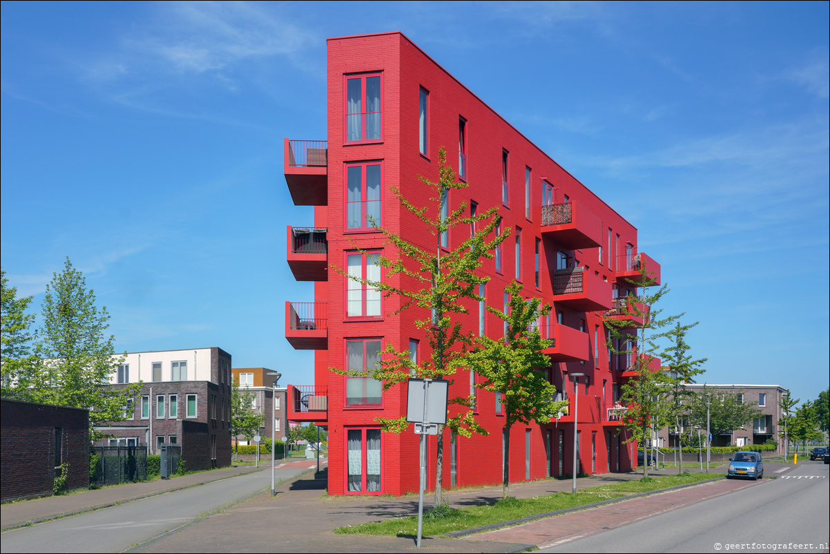 Almere Poort Paint in Red!
